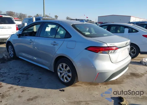 2022 Toyota Corolla Le z USA, uszkodzony, nr VIN 5YFEPMAE8NP325978